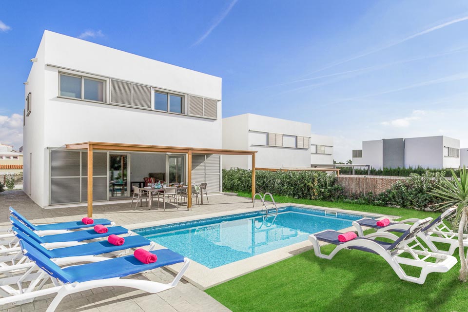 Villa Marinda in Cala'n Bosch, Menorca