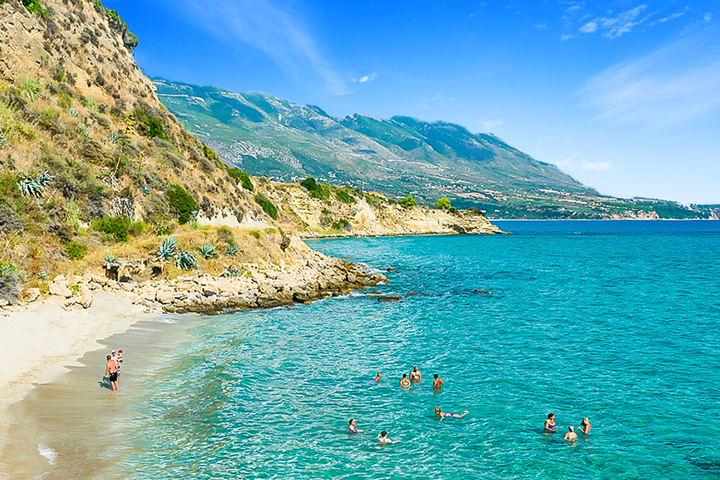 Swim to an islet from Agios Stefanos Beach