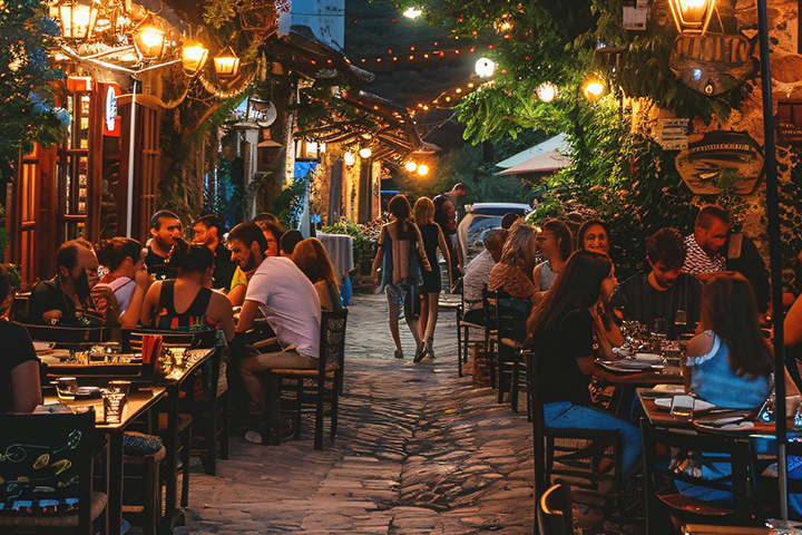 Experience nightlife in Zakynthos