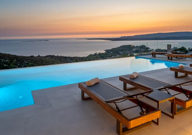 Villa Echos, villa holiday with a private pool