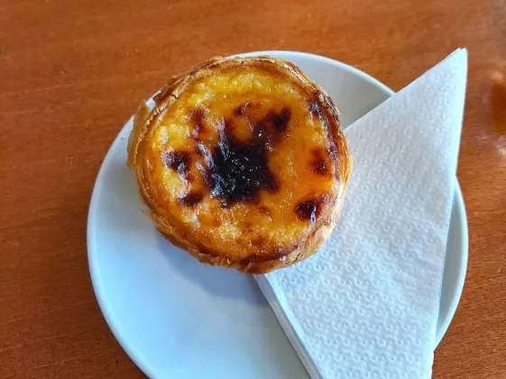 best-things-to-do-in-the-algarve-pastel-de-nata.jpg