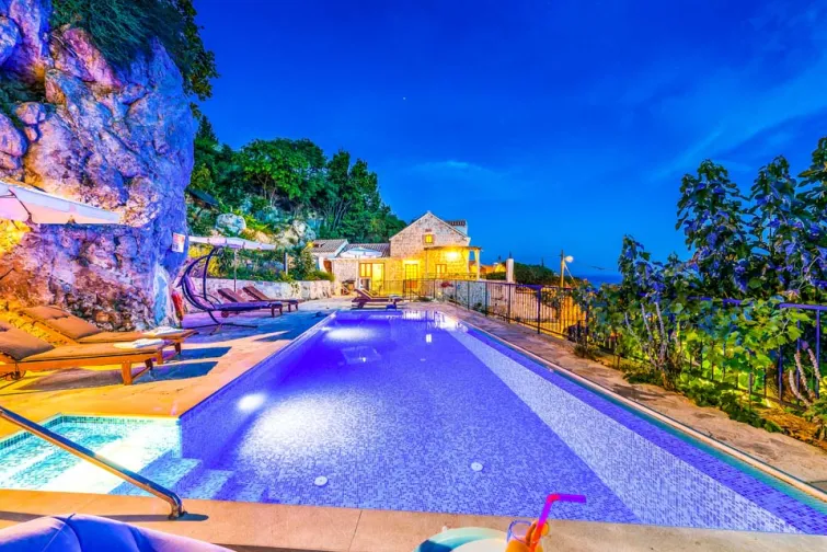 Gallery Slide