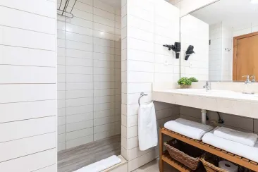 Shower Room-1